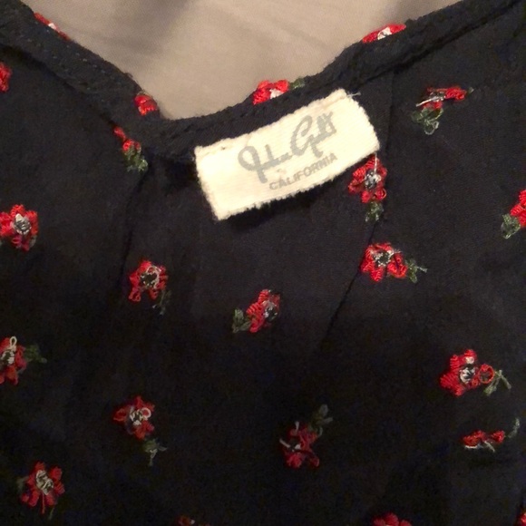 Brandy Melville Tied crop top - Picture 2 of 3